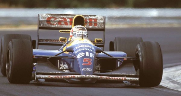 Когато Williams FW14 излиза на сцената през 1991 г., автомобилът представлява технологично чудо, толкова по-напреднал спрямо повечето си конкуренти, че ще ви бъде простено да го намерите за забавен. Проблемите с никненето на зъбки означават, че никога не е имал шанс да спечели титлата през тази година, но първият емблематичен дизайн на F1 на Ейдриън Нюи все пак ще спечели седем състезания през този сезон по пътя си към второто място в шампионата. Всъщност хората забравят, че през този първи сезон Найджъл Менсъл печели само две състезания по-малко от бъдещия шампион Аертон Сена.
Много от проблемите с надеждността произтичат от обезпокоителната полуавтоматична скоростна кутия и пада доста работа, за да се поправи това за сезон 1992 г. Новите системи за контрол на сцеплението и промененото активно окачване правят тази кола със спецификация &bdquo;B&ldquo; още по-чудовищна машина.
Зад волана на този нов FW14B Менсъл не може да бъде удържан, докато чака нова възможност да се бори за шампионата. Менсъл печели първите пет поредни състезания, постижение, с което Михаел Шумахер успя да се справи само веднъж през 2004 г., и отчита рекордните (по това време) девет спечелени състезания през сезона. Освен това се класира на първа позиция за всички състезания с изключение на едно през 1992 г. и добавя още 11 най-бързи обиколки.

